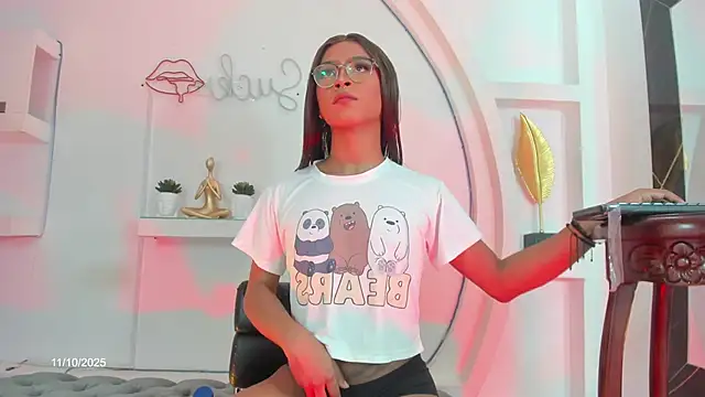 Vicky Hottman online show from October 12, 2025, 4:47 am