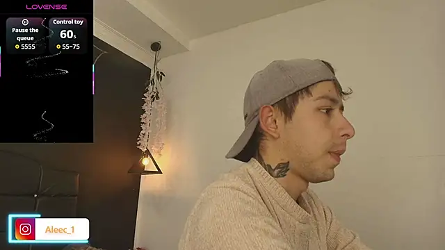 Aleecandrews online show from December 2, 2025, 7:04 pm