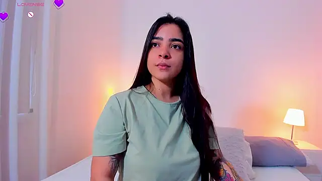 KamilaBetancourt online show from April 18, 2026, 12:51 pm