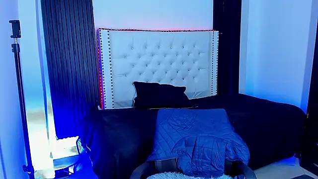 Snapshot of Latin_Boyss_ chatting on October 19, 2025, 7:38 pm Latin Boyss online show from October 19, 2025, 7:38 pm