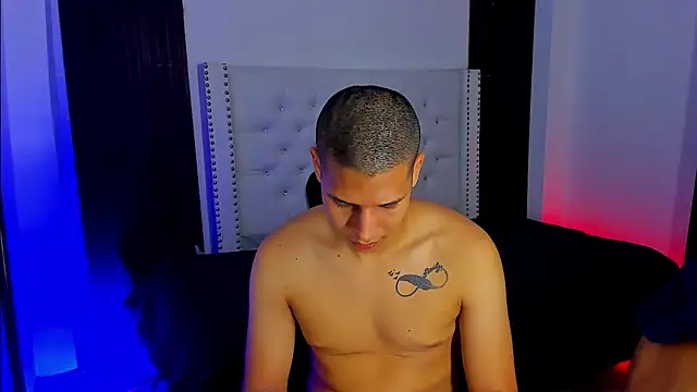 Snapshot of Latin_Boyss_ chatting on October 18, 2025, 7:49 pm Latin Boyss online show from October 18, 2025, 7:49 pm