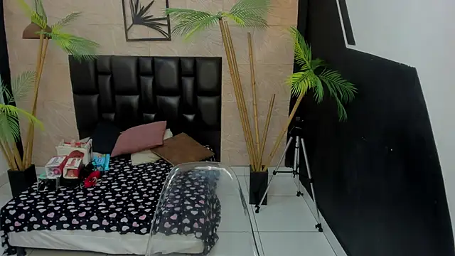 Snapshot of alana_bonny chatting on November 7, 2025, 12:10 pm alana bonny online show from November 7, 2025, 12:10 pm