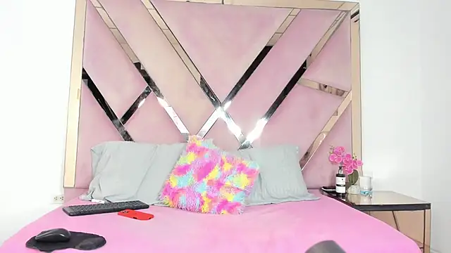 Akiraht online show from November 18, 2025, 9:07 pm