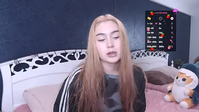 Lili Luuu online show from October 18, 2025, 4:14 am