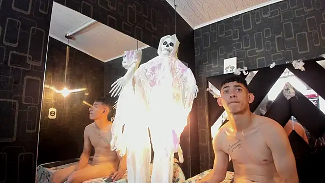 Snapshot of Liam_and_Barbie chatting on October 19, 2025, 3:42 am Liam and Barbie online show from October 19, 2025, 3:42 am