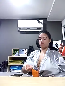 Samantha hotly online show from October 12, 2025, 2:02 am