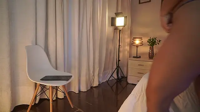 Snapshot of ximena_cortez_03 chatting on February 18, 2026, 10:06 pm ximena cortez 03 online show from February 18, 2026, 10:06 pm