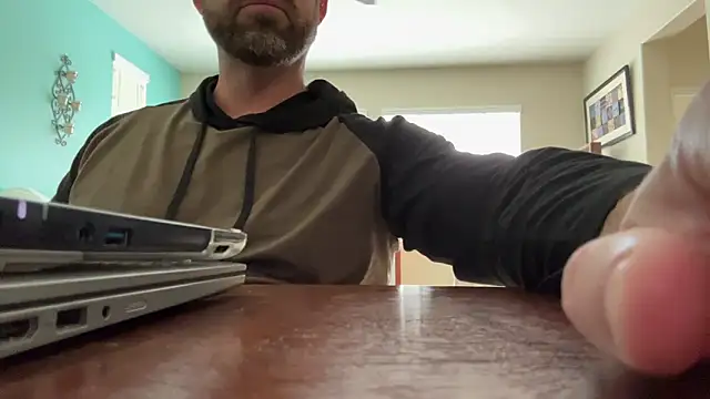 Snapshot of spongers1402 chatting on March 10, 2026, 9:52 pm spongers1402 online show from March 10, 2026, 9:52 pm