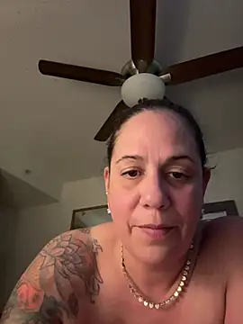 PrettyKittyMia online show from April 12, 2026, 9:29 pm