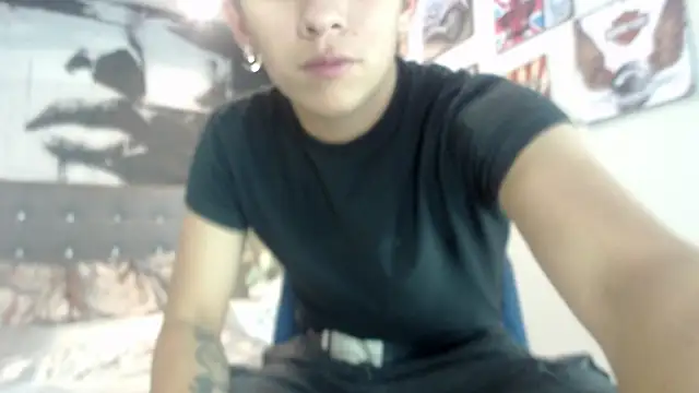 Snapshot of Ethann1_ chatting on October 22, 2025, 4:01 am Ethann1 online show from October 22, 2025, 4:01 am