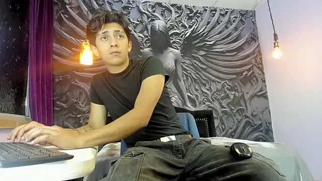 Snapshot of Ethann1_ chatting on October 21, 2025, 3:55 pm Ethann1 online show from October 21, 2025, 3:55 pm