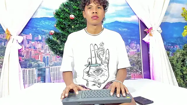 Snapshot of MilthonDelis chatting on November 21, 2025, 3:38 am MilthonDelis online show from November 21, 2025, 3:38 am