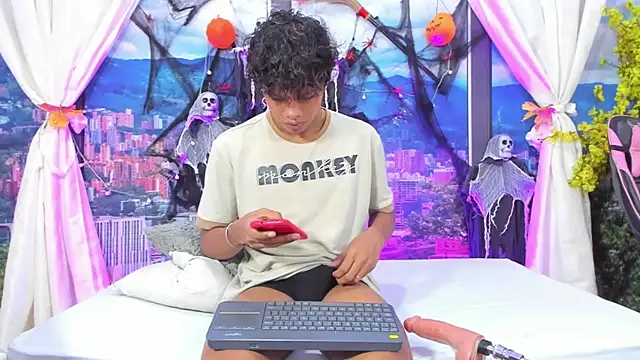 Snapshot of MilthonDelis chatting on October 28, 2025, 4:57 am MilthonDelis online show from October 28, 2025, 4:57 am