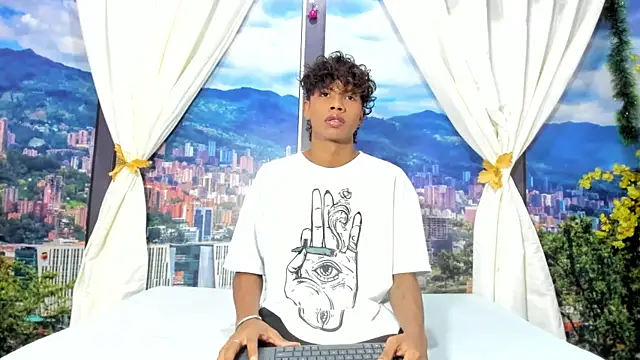 Snapshot of MilthonDelis chatting on December 21, 2025, 2:46 am MilthonDelis online show from December 21, 2025, 2:46 am