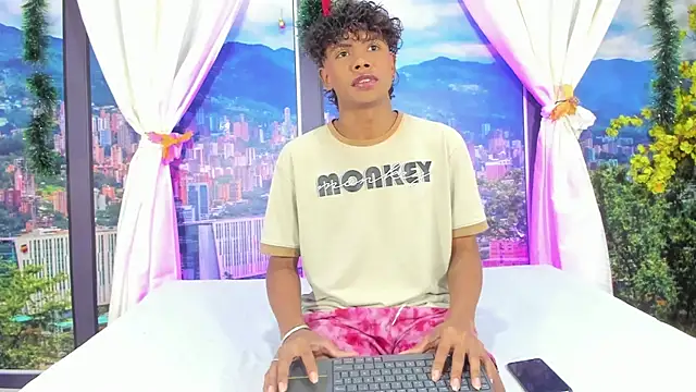 Snapshot of MilthonDelis chatting on December 5, 2025, 2:21 am MilthonDelis online show from December 5, 2025, 2:21 am