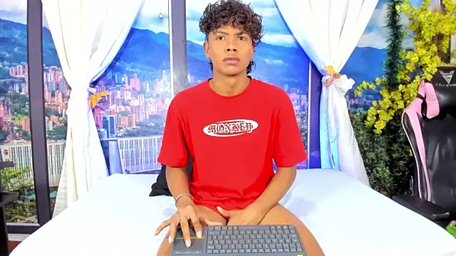 Snapshot of MilthonDelis chatting on December 14, 2025, 3:02 am MilthonDelis online show from December 14, 2025, 3:02 am