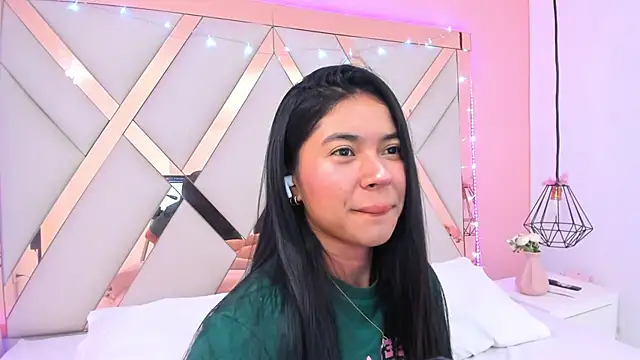 Snapshot of samantaa_shy chatting on June 25, 2026, 4:32 am samantaa shy online show from June 25, 2026, 4:32 am