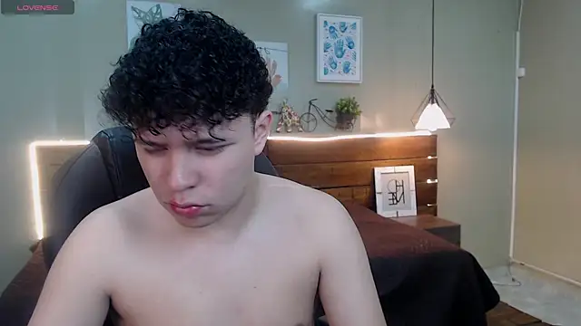 BenjaminBottonn online show from November 15, 2025, 5:55 am