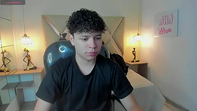 BenjaminBottonn online show from November 20, 2025, 7:36 pm