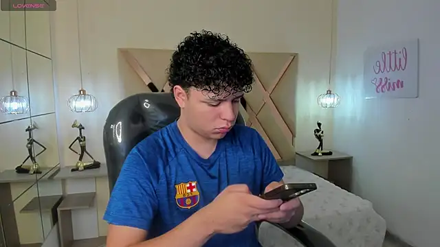 BenjaminBottonn online show from October 6, 2025, 7:47 pm