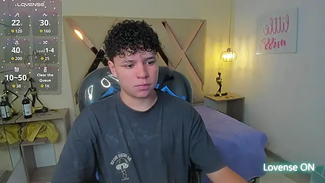 BenjaminBottonn online show from November 9, 2025, 8:02 pm