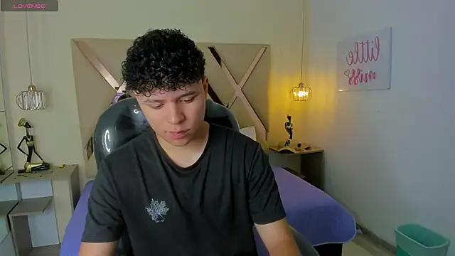 BenjaminBottonn online show from November 2, 2025, 7:41 pm