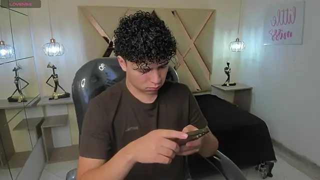 BenjaminBottonn online show from October 7, 2025, 7:48 pm