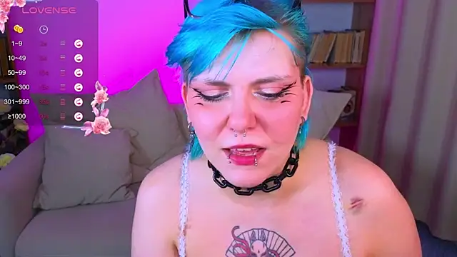 bluelunaray online show from September 10, 2025, 2:32 am