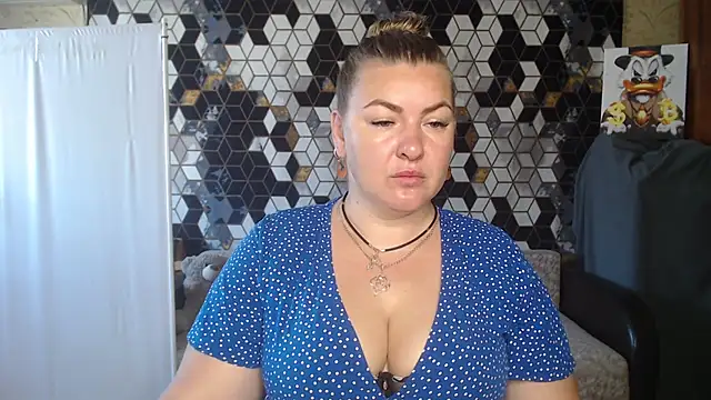 Snapshot of NikaSkylink chatting on June 11, 2026, 4:42 am NikaSkylink online show from June 11, 2026, 4:42 am