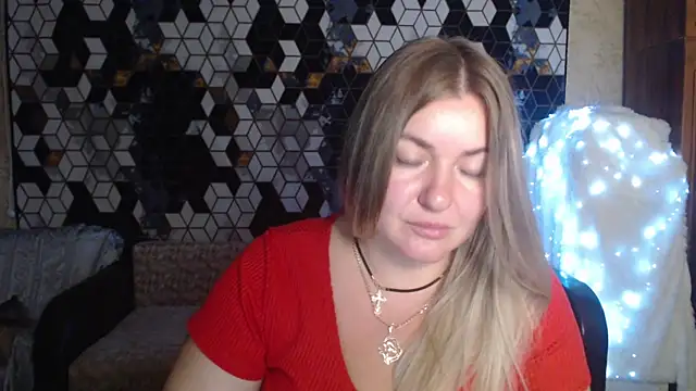 NikaSkylink online show from November 18, 2025, 8:12 pm