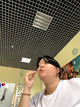 Snapshot of Liza_Will chatting on November 24, 2025, 9:53 am Liza Will online show from November 24, 2025, 9:53 am