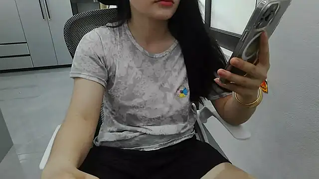 Snapshot of Emachiii chatting on May 14, 2026, 1:13 am Emachiii online show from May 14, 2026, 1:13 am