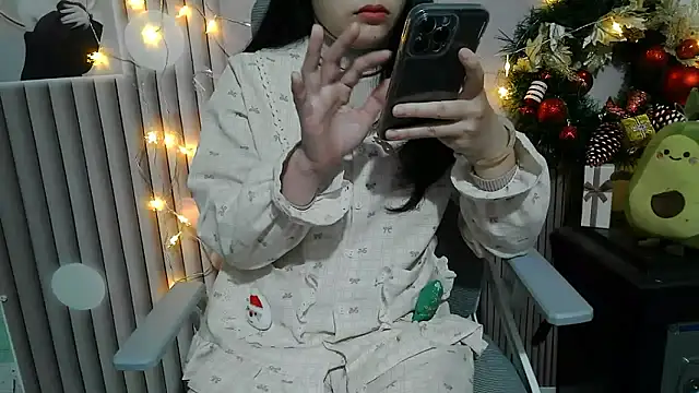 Emachiii online show from December 14, 2025, 1:12 am