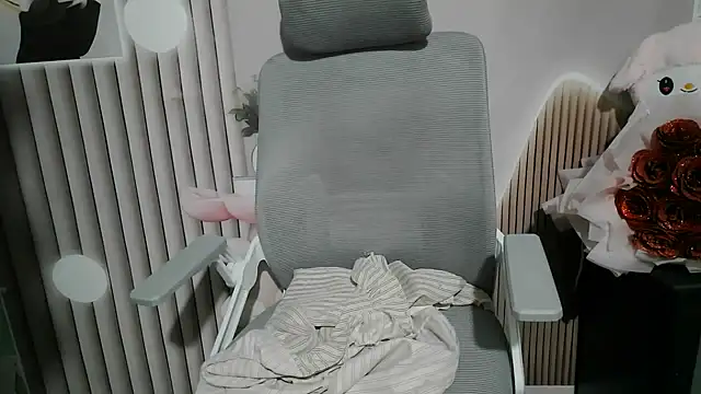 Emachiii online show from December 4, 2025, 12:26 pm