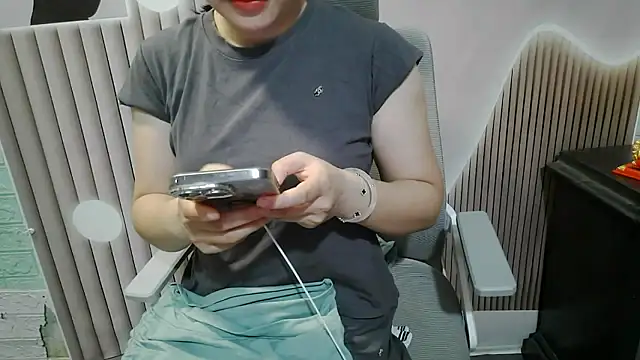 Emachiii online show from September 21, 2025, 12:54 pm