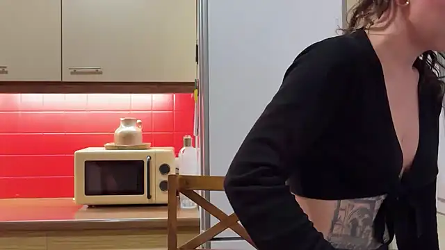 Snapshot of Airelle chatting on March 6, 2026, 8:37 pm Airelle online show from March 6, 2026, 8:37 pm