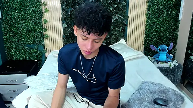 JoseLucian online show from October 27, 2025, 7:37 pm