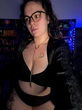 Snapshot of MamaSpicy chatting on November 12, 2025, 8:01 pm MamaSpicy online show from November 12, 2025, 8:01 pm