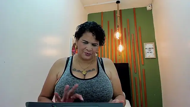 DinaDIRTY online show from February 12, 2026, 11:48 pm