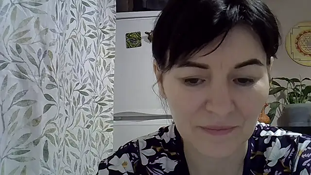 Krystal 82 online show from December 3, 2025, 8:52 pm