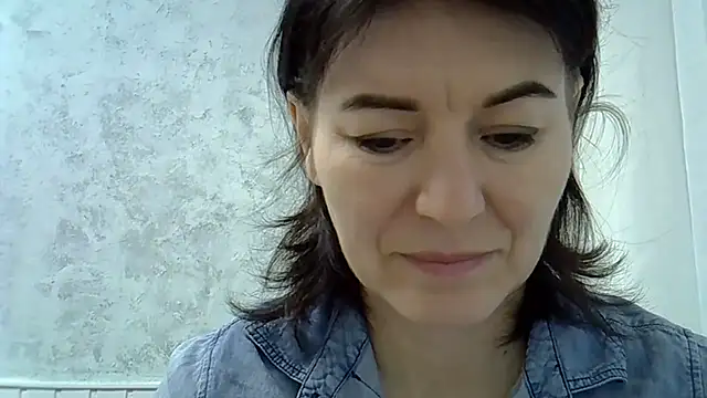 Krystal 82 online show from November 16, 2025, 6:07 am