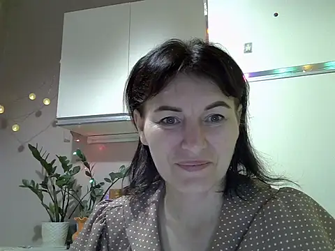 Krystal 82 online show from October 9, 2025, 7:47 pm