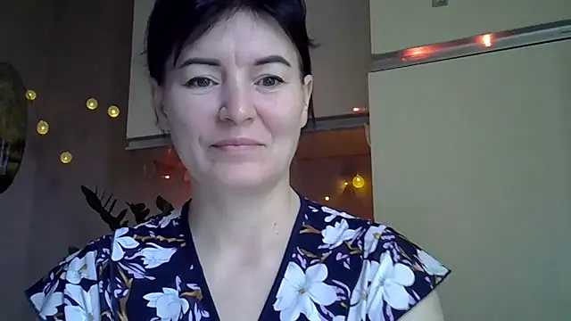 Krystal 82 online show from October 24, 2025, 10:14 am