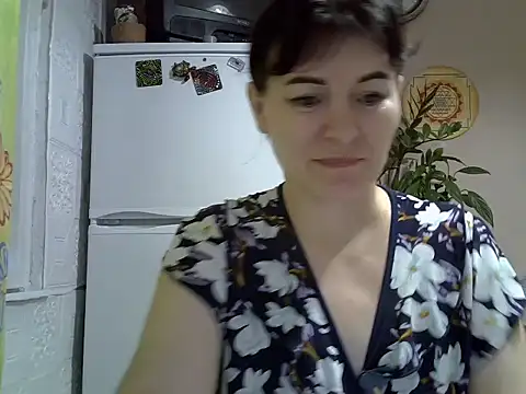 Krystal 82 online show from November 13, 2025, 5:39 pm