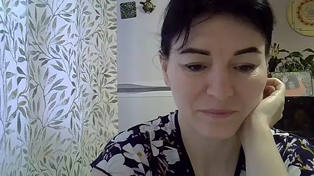 Krystal 82 online show from December 1, 2025, 7:53 am