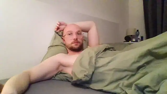 Snapshot of Mrlarox chatting on March 13, 2026, 5:29 pm Mrlarox online show from March 13, 2026, 5:29 pm