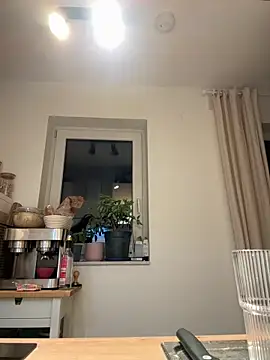 Snapshot of Mrlarox chatting on March 23, 2026, 7:25 pm Mrlarox online show from March 23, 2026, 7:25 pm