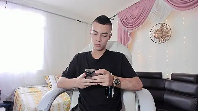 Dereck Boy8 online show from October 7, 2025, 7:26 pm