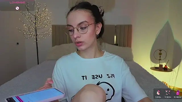 Real cutie1 online show from April 8, 2026, 12:50 pm