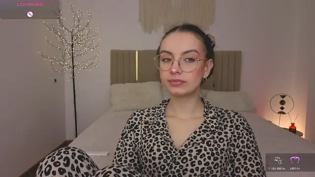 Snapshot of Real_cutie1 chatting on May 1, 2026, 12:54 pm Real cutie1 online show from May 1, 2026, 12:54 pm